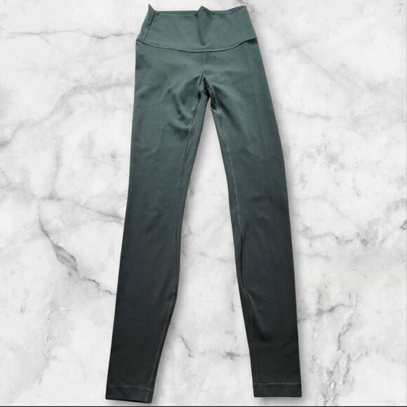 Lululemon Size 2 Wunder Under HR 28" - Picture 1 of 2